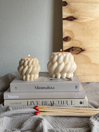 Medium Knot Candle – Handmade Soy Wax Pillar with Twisted Design