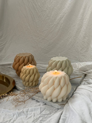 Medium Knot Candle – Handmade Soy Wax Pillar with Twisted Design