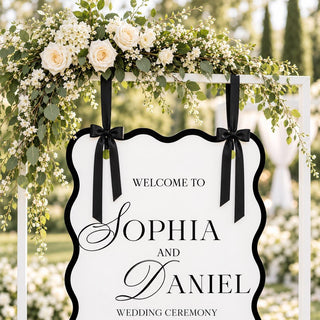 Wavy Wedding Welcome Sign, Black and White Welcome Sign, Modern Scalloped Wedding Sign, Custom Wedding Name Sign, Weddin